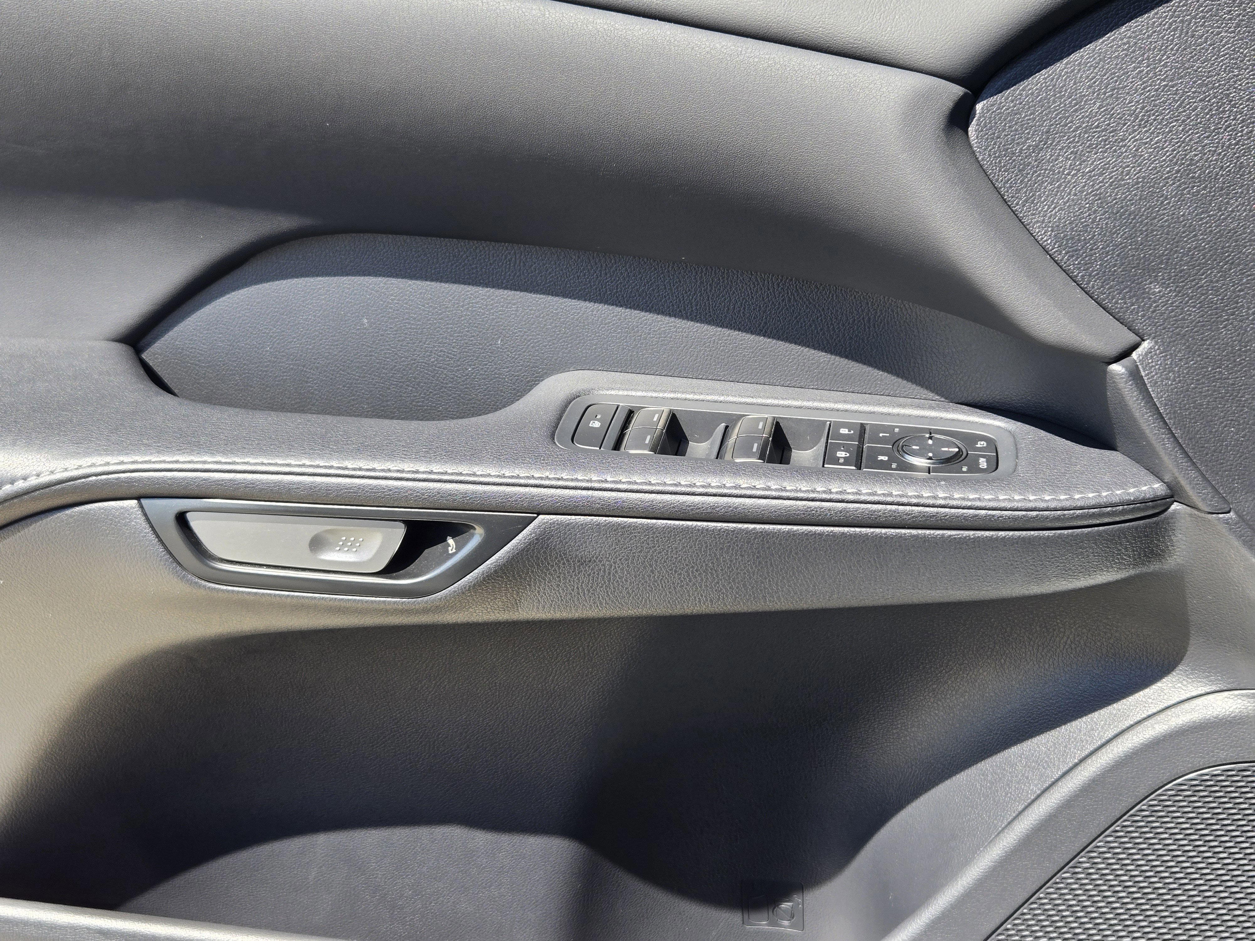 Used 2025 Lexus RX 350 Premium w/ Accessory Package (Z1) FWD image 22
