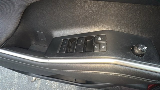 Used 2024 Toyota Highlander LE image 13