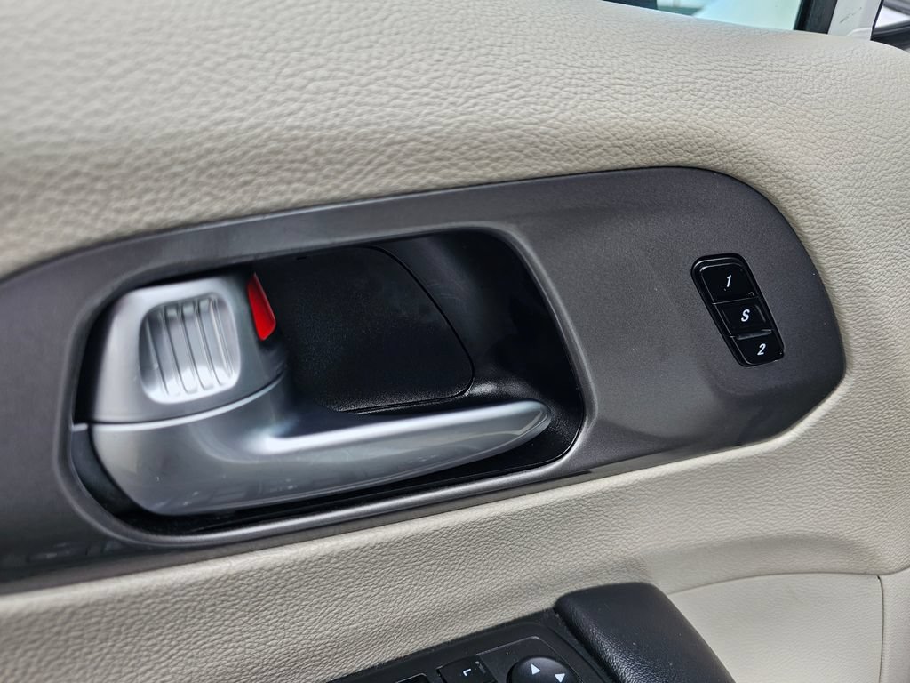 Used 2023 Chrysler Pacifica Touring-L FWD image 20