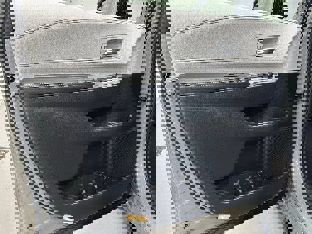 Used 2025 Toyota Sienna XSE image 8