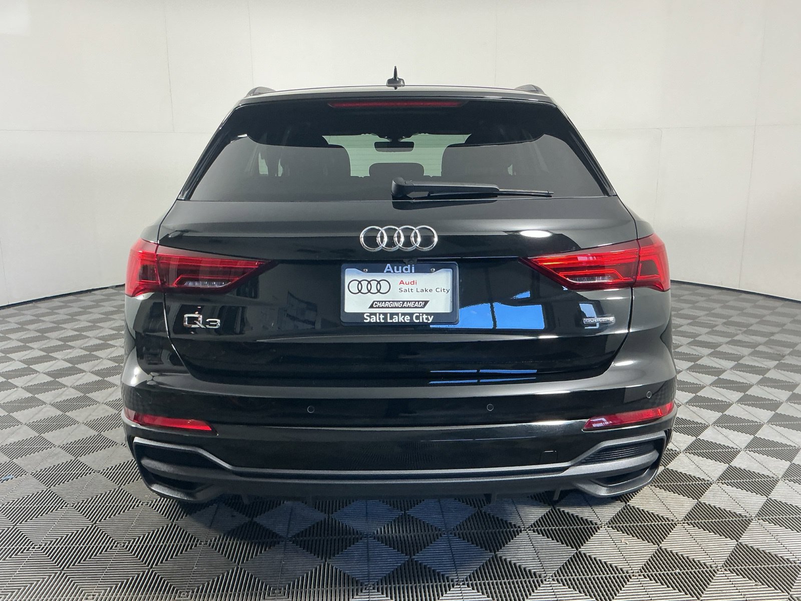 Used 2024 Audi Q3 2.0T Premium Plus w/ Premium Plus Package AWD/4WD image 7