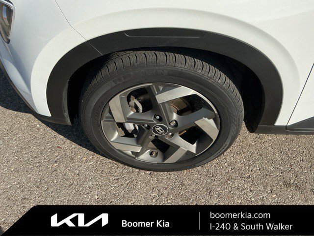 Used 2024 Hyundai Venue Limited image 9