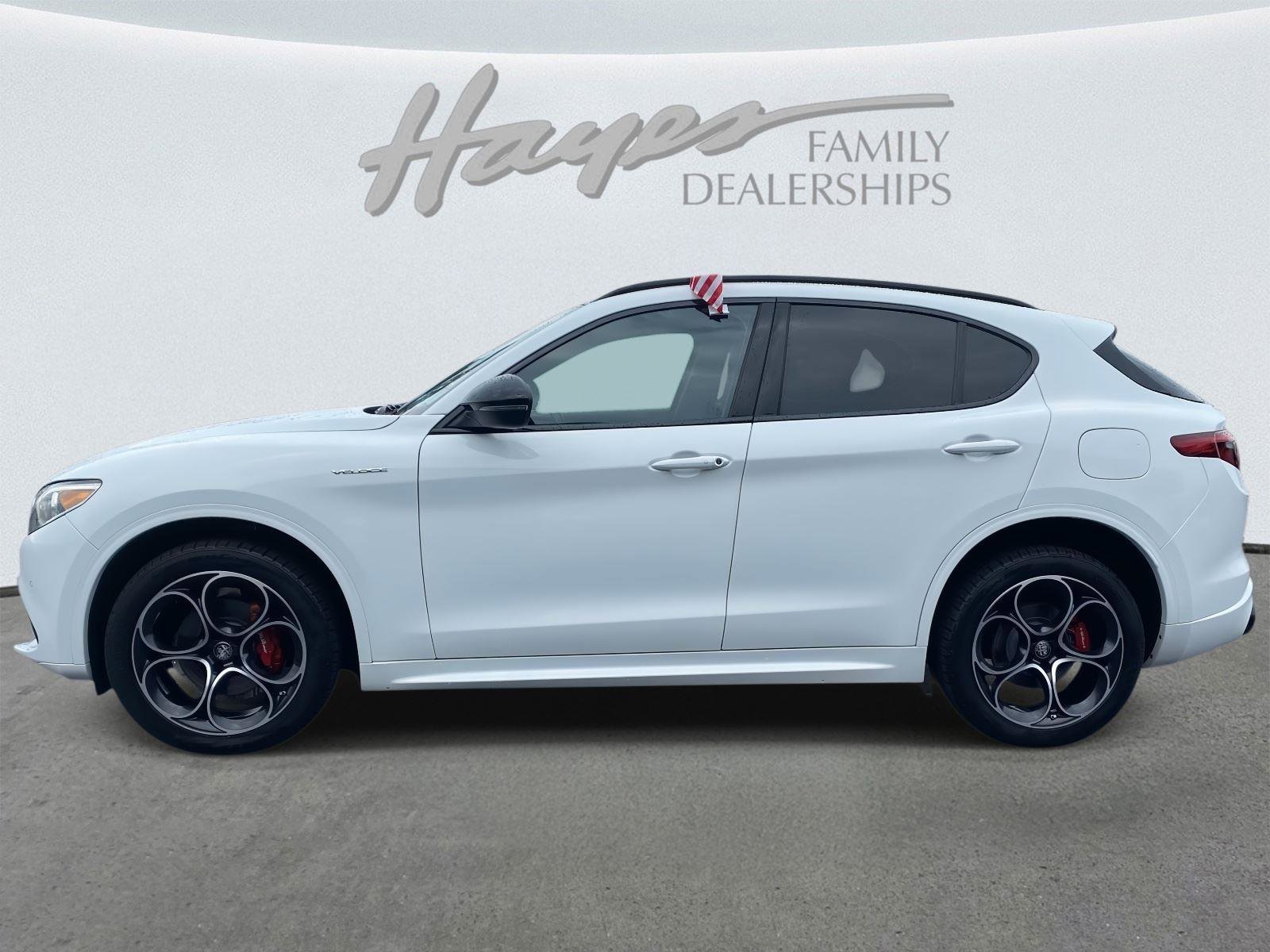 Used 2022 Alfa Romeo Stelvio Veloce image 36