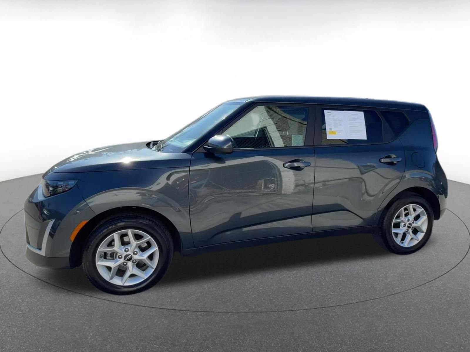 Used 2025 Kia Soul LX w/ LX Technology Package image 9