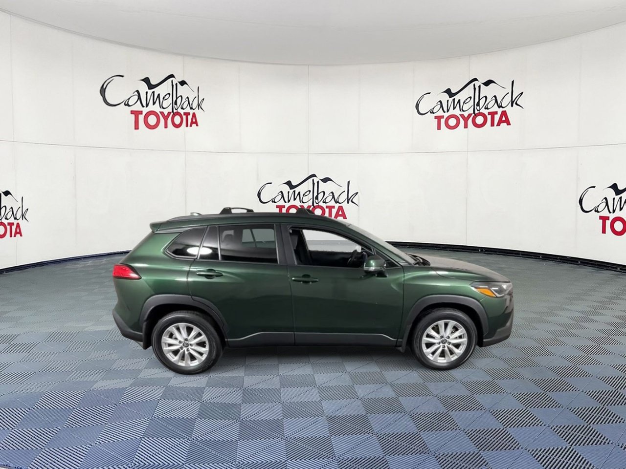 Used 2024 Toyota Corolla Cross LE w/ Moonroof Package FWD image 3