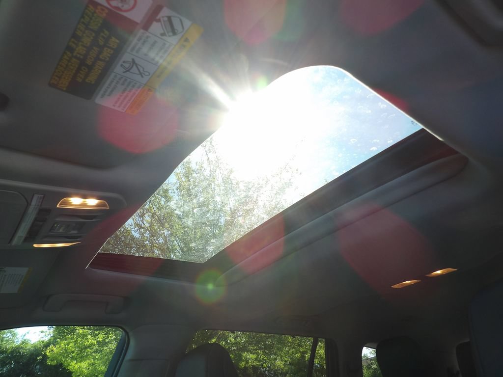 Used 2021 Toyota Highlander XLE FWD image 14