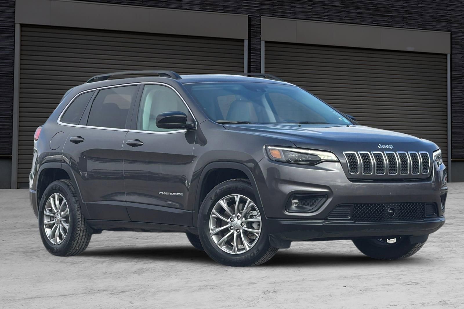 Used 2022 Jeep Cherokee Latitude Lux w/ Mopar Interior Package AWD/4WD image 2
