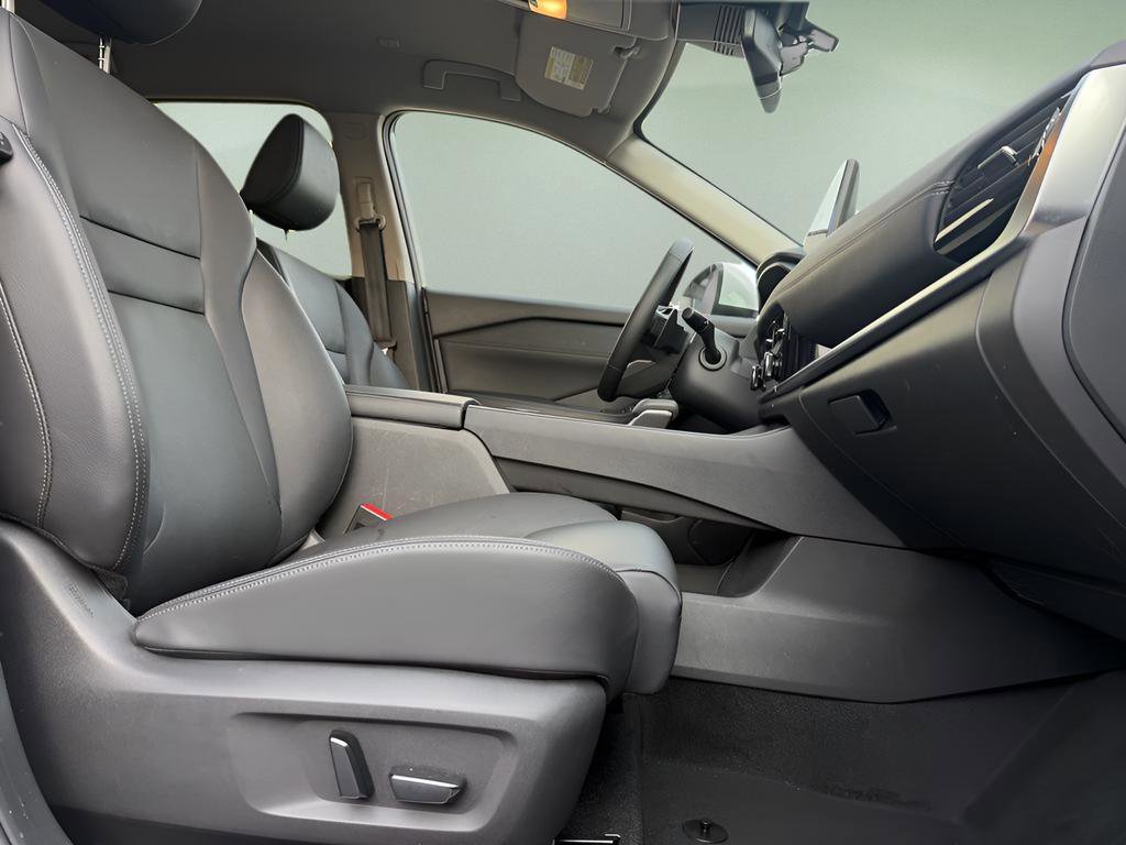 Certified 2025 Nissan Rogue SL image 18