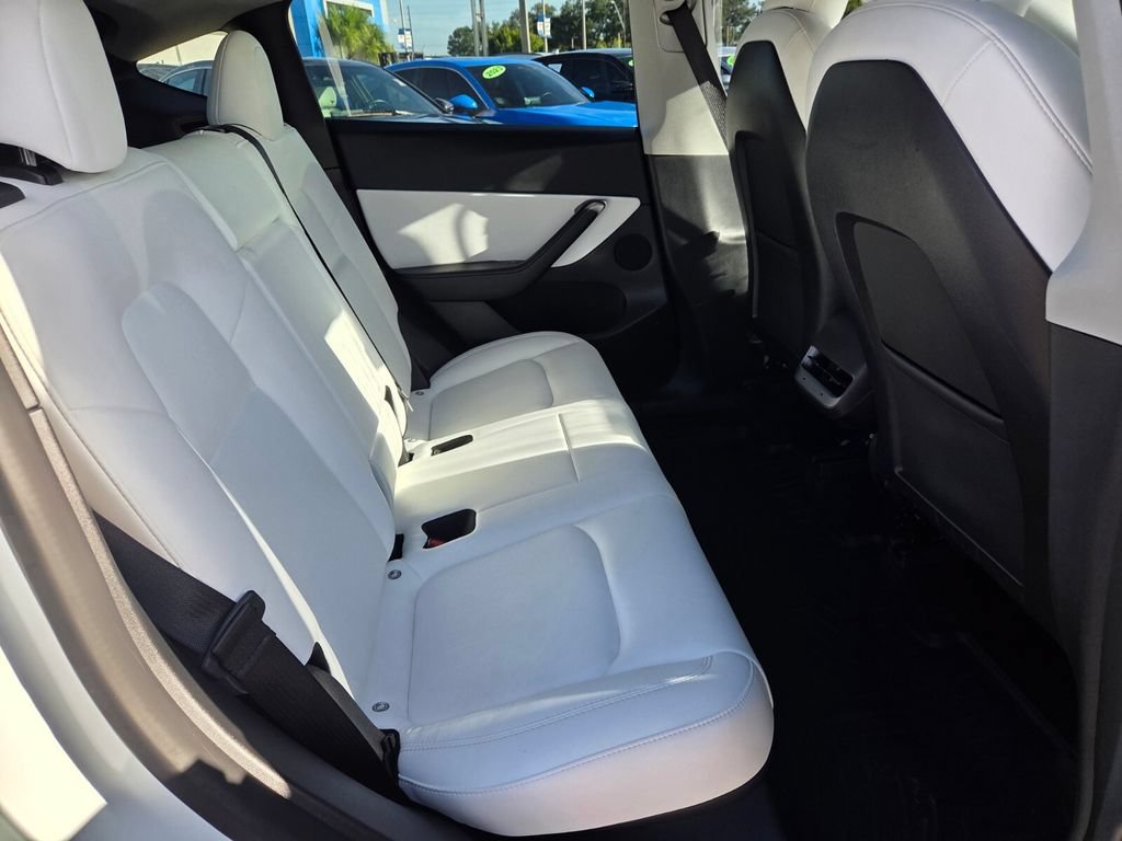 Used 2022 Tesla Model Y Performance AWD/4WD image 16