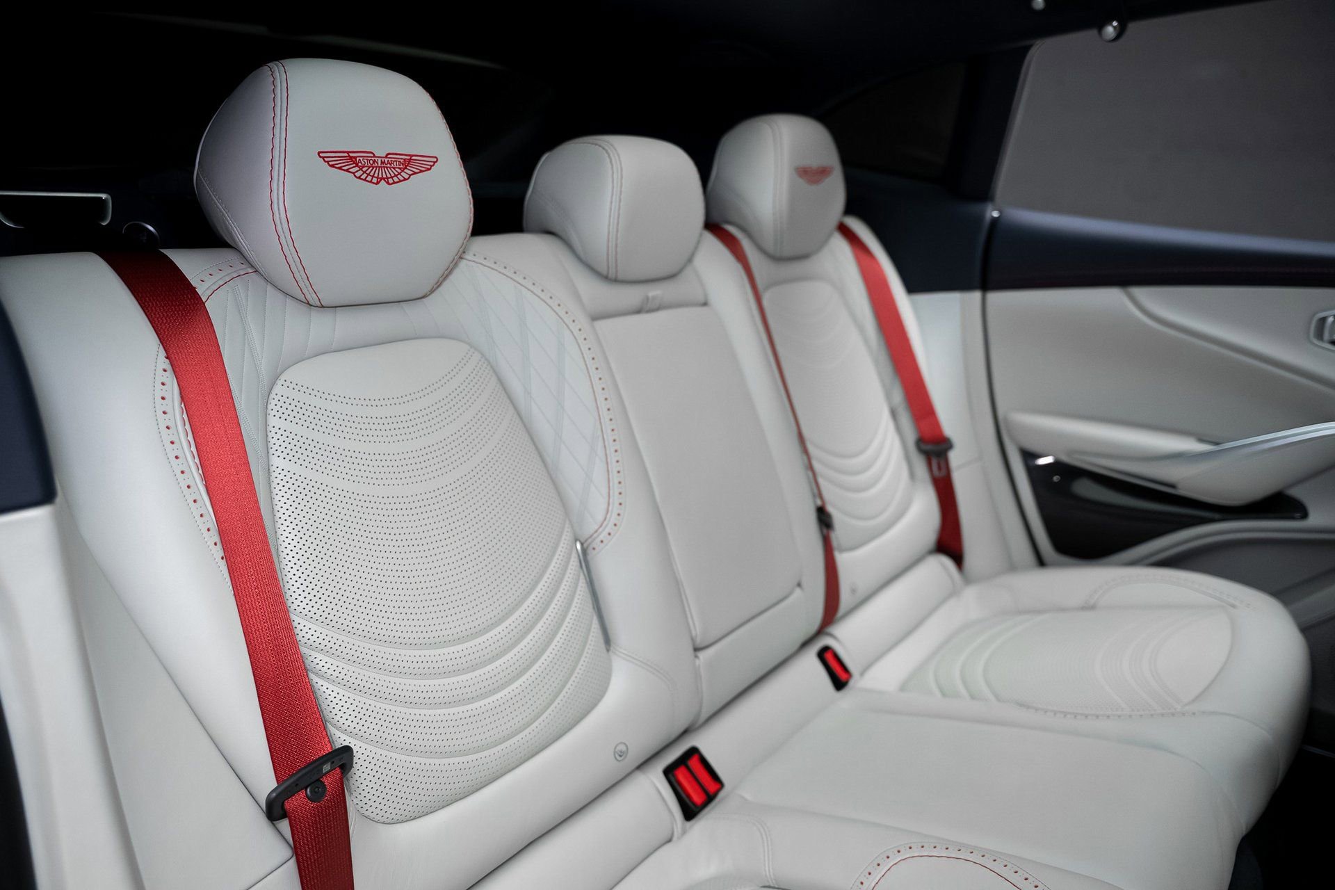 Used 2022 Aston Martin DBX image 64