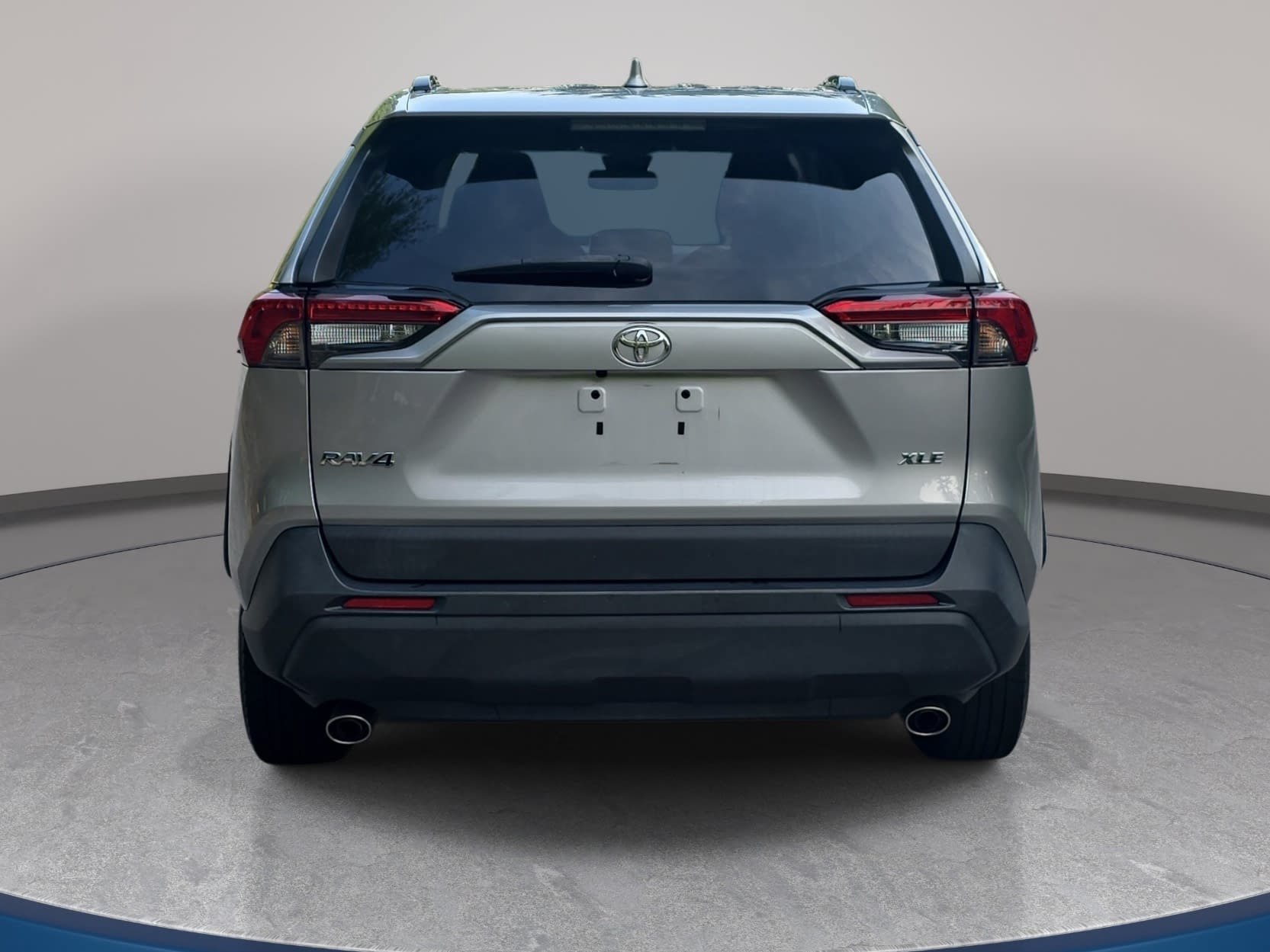 Used 2022 Toyota RAV4 XLE w/ Convenience Package FWD image 6