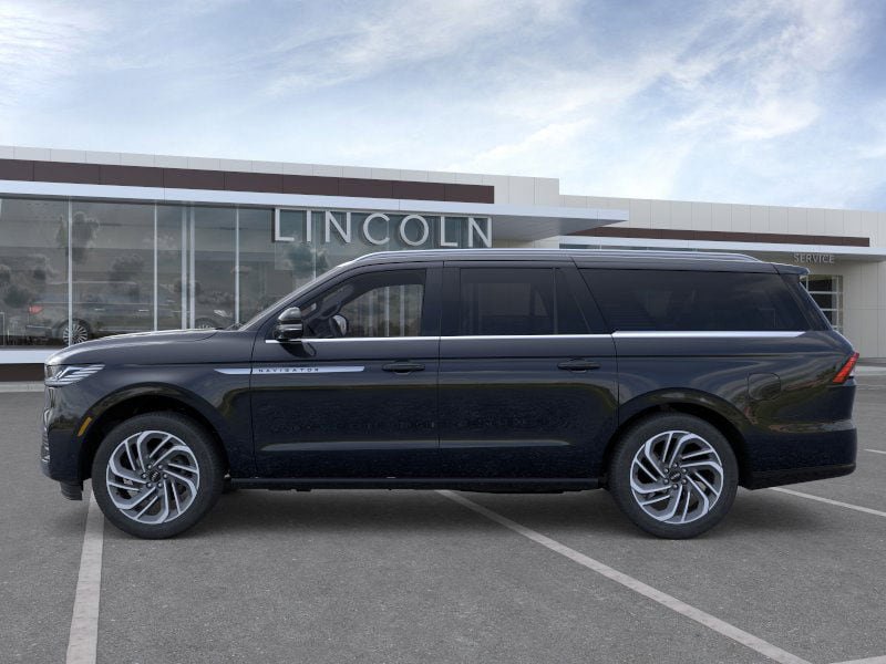 New 2026 Lincoln Navigator L Reserve AWD/4WD image 3