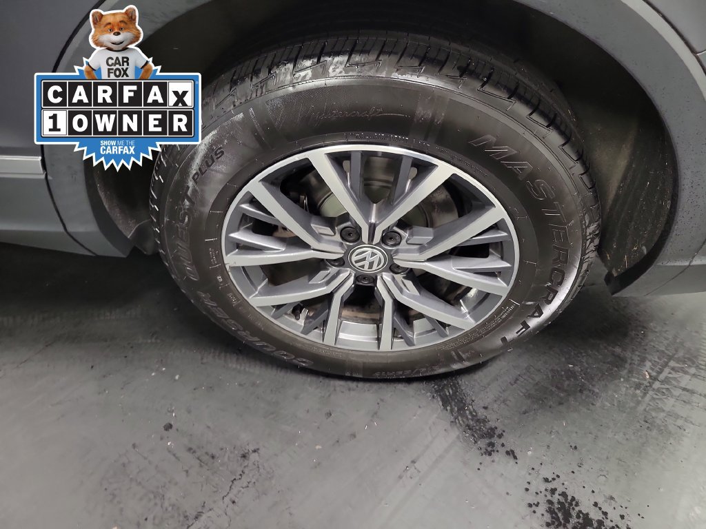 Used 2020 Volkswagen Tiguan SE w/ Panoramic Sunroof Package FWD image 12