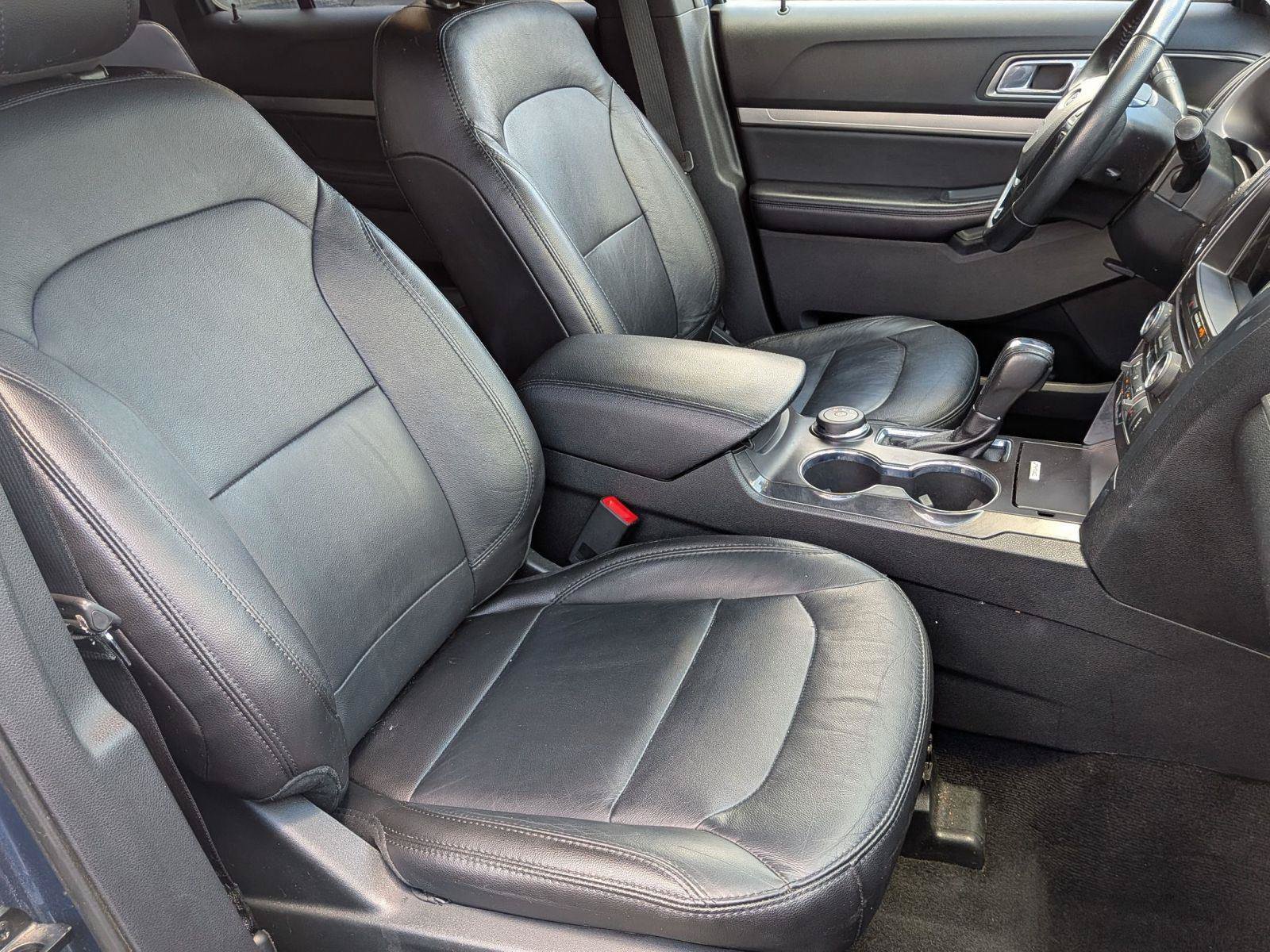 Used 2018 Ford Explorer XLT w/ Equipment Group 202A AWD/4WD image 34