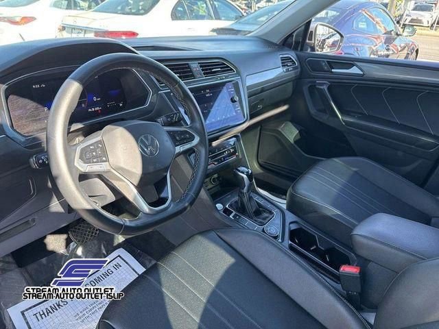 Used 2023 Volkswagen Tiguan SE image 19