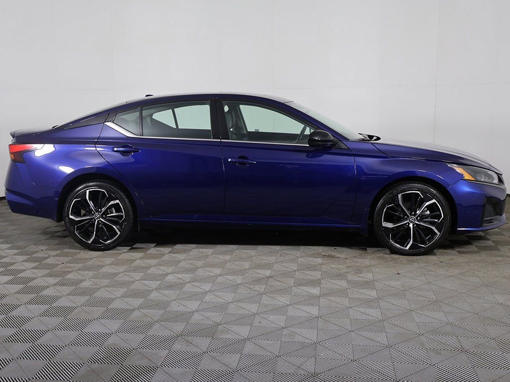 Used 2024 Nissan Altima 2.5 SR w/ SR Premium Package AWD/4WD image 18