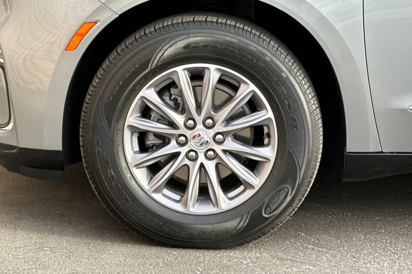 Certified 2024 Buick Enclave Essence FWD image 28