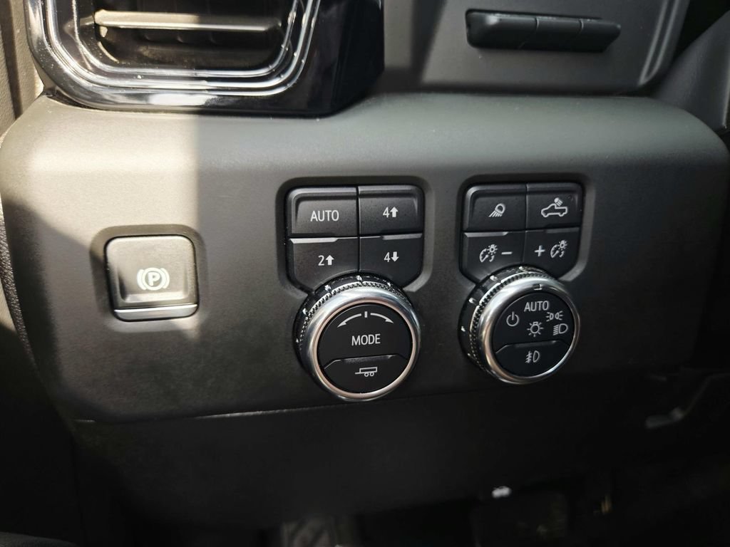 Used 2025 GMC Sierra 2500 AT4 w/ AT4 Premium Plus Package AWD/4WD image 40