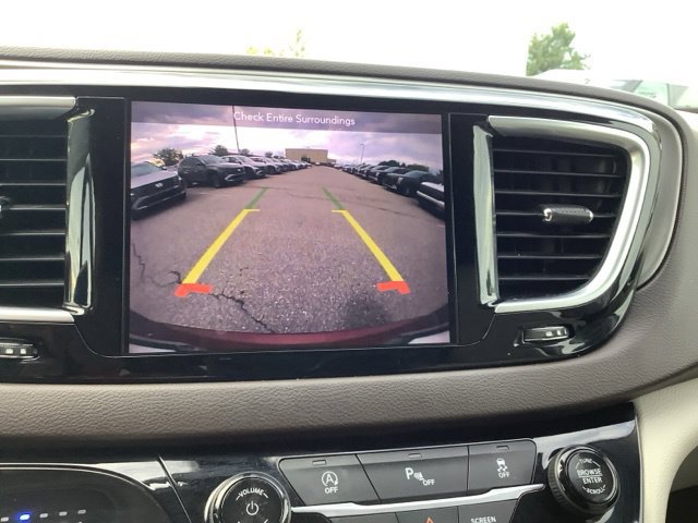 Used 2018 Chrysler Pacifica Touring-L Plus FWD image 26