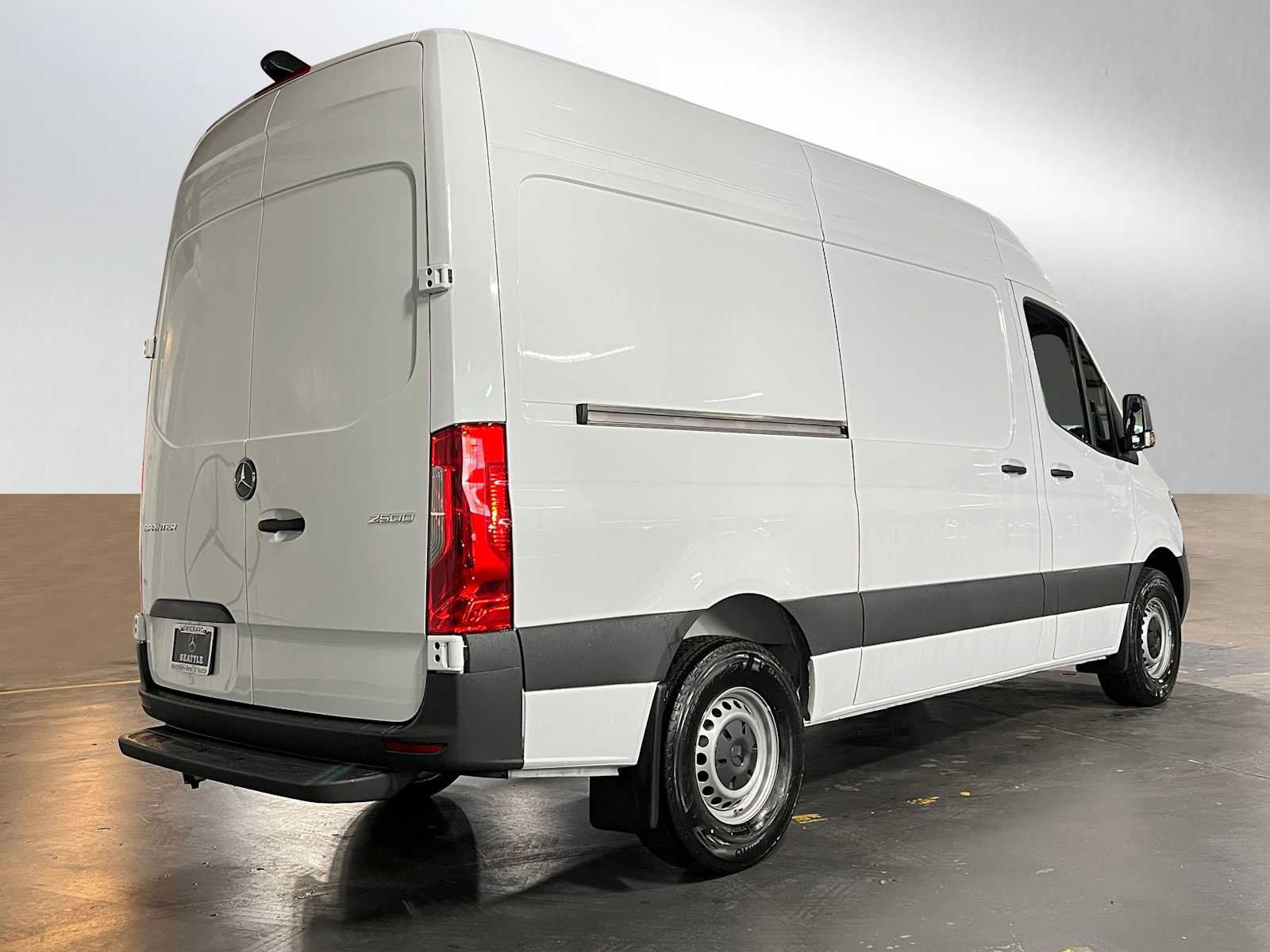 Used 2025 Mercedes-Benz Sprinter 2500 image 3