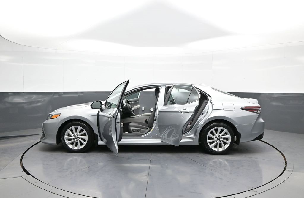 Certified 2021 Toyota Camry LE image 41