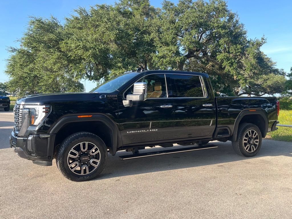 Used 2024 GMC Sierra 2500 Denali Ultimate AWD/4WD image 1