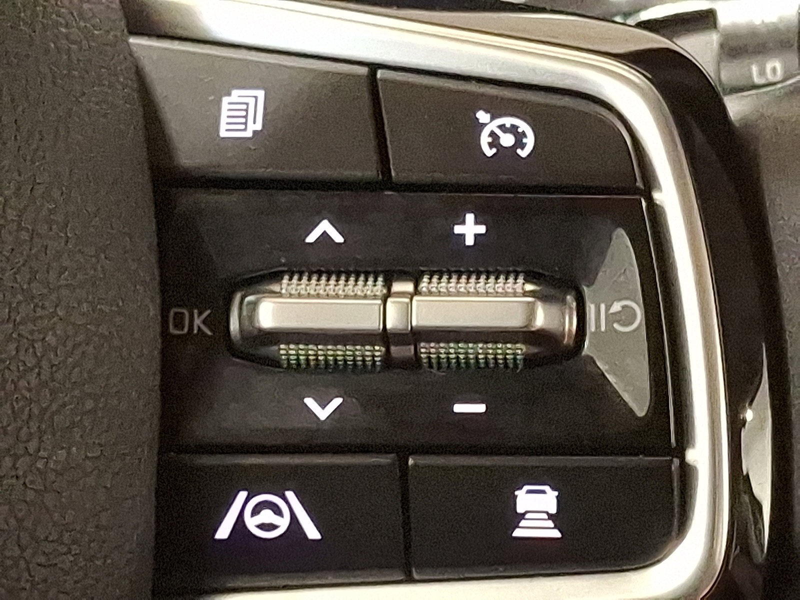 Used 2024 Kia Carnival SX image 26