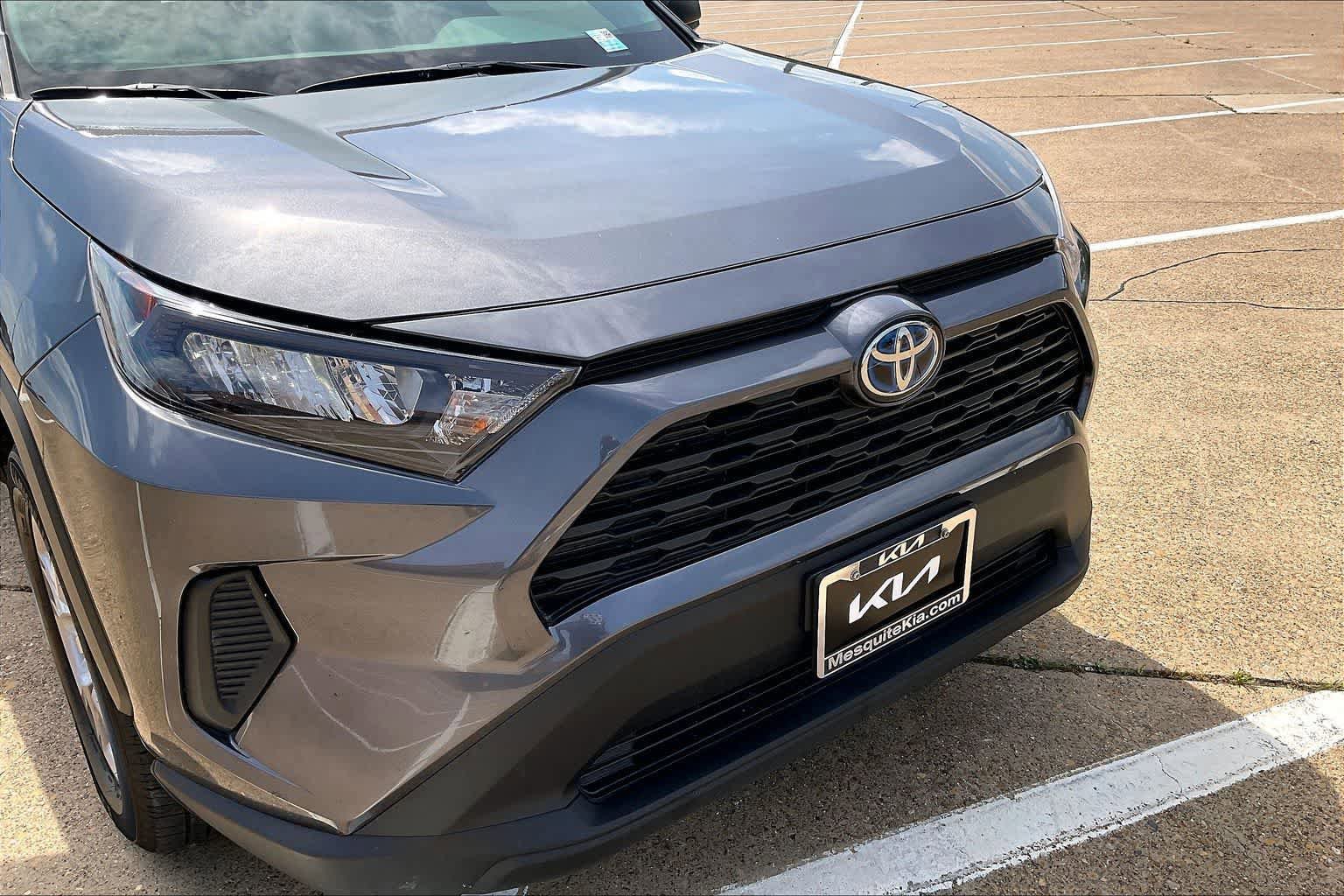 Used 2022 Toyota RAV4 LE AWD/4WD image 31