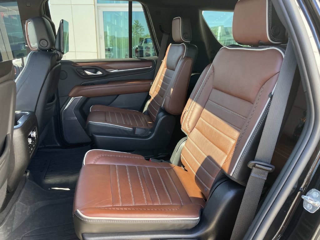 Used 2024 GMC Yukon Denali Ultimate AWD/4WD image 12