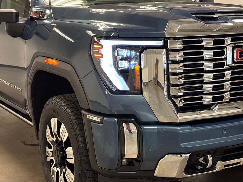 New 2025 GMC Sierra 2500 Denali w/ Denali Reserve Package image 4