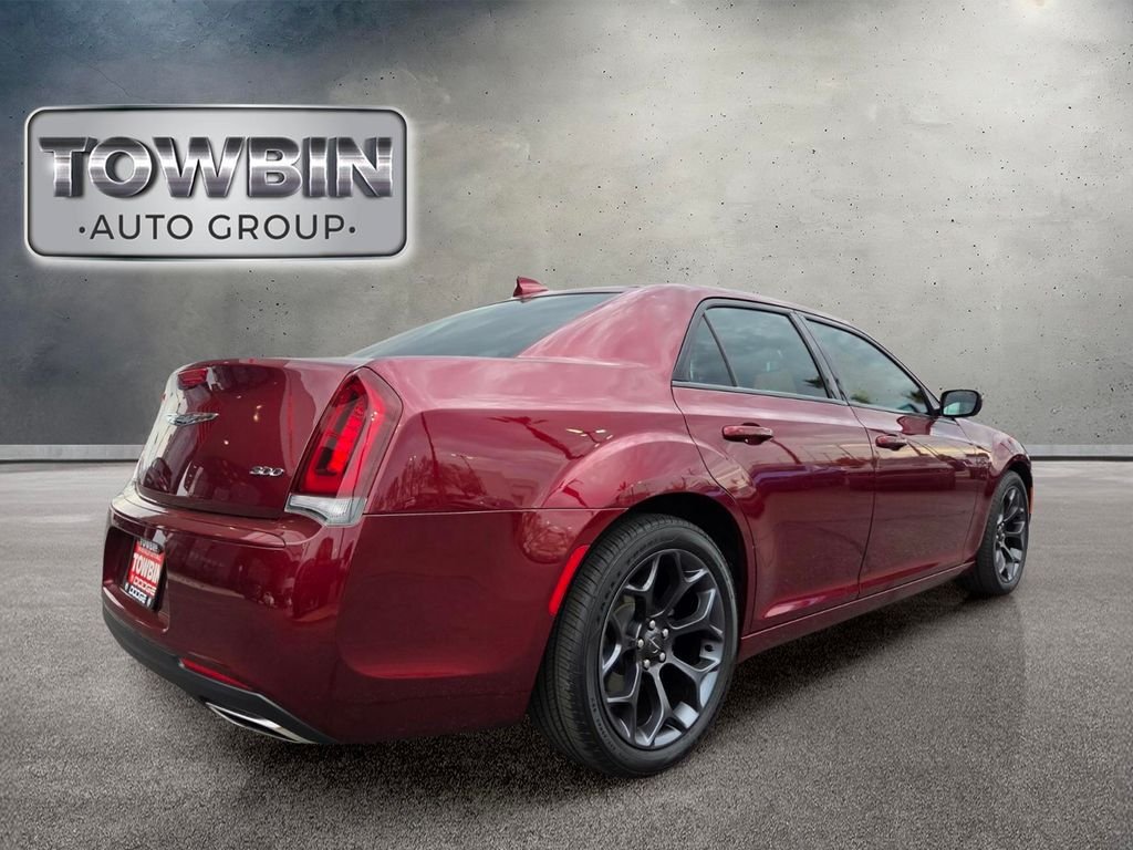 Used 2019 Chrysler 300 Touring w/ Sport Appearance Package RWD image 4