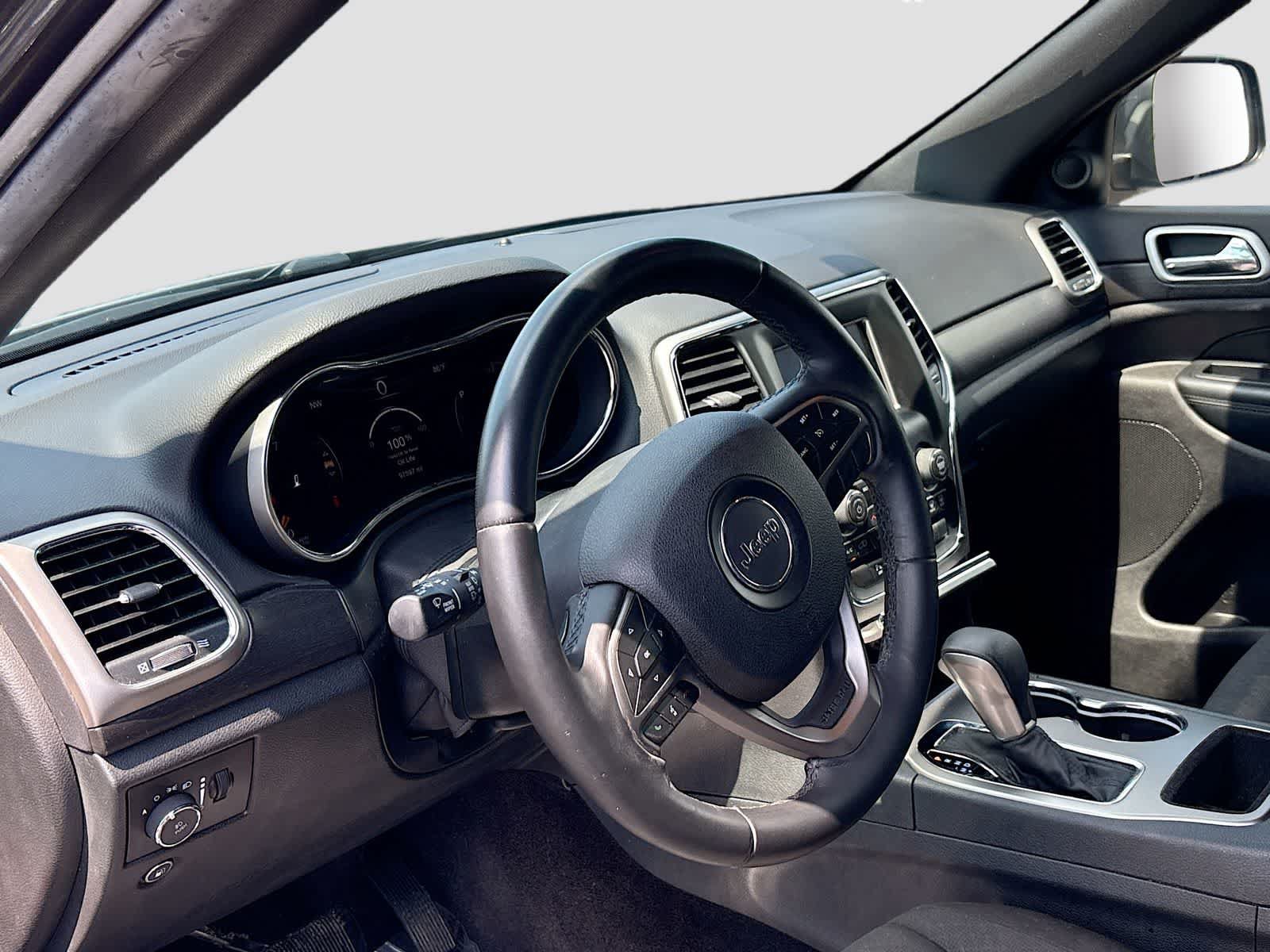 Used 2018 Jeep Grand Cherokee Laredo AWD/4WD image 9
