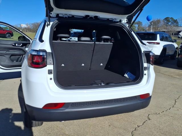 New 2026 Jeep Compass Latitude image 16