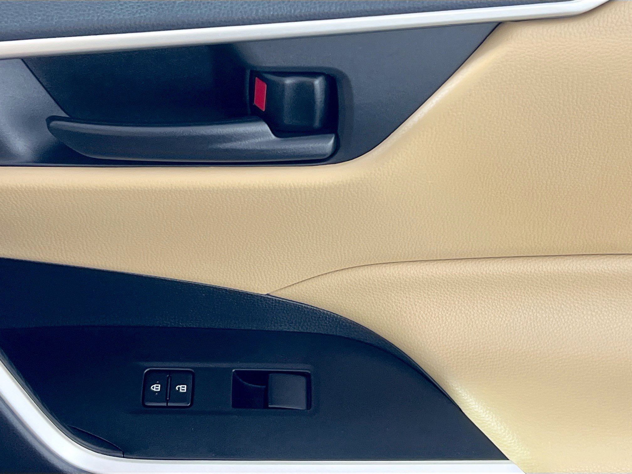 Used 2019 Toyota RAV4 LE image 31