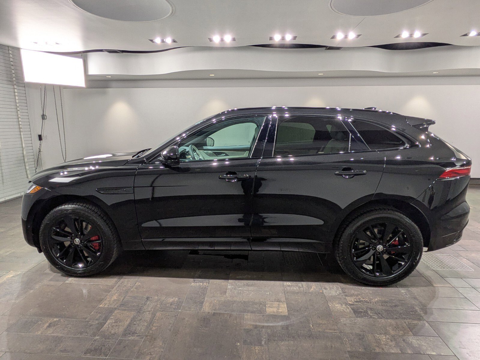 New 2026 Jaguar F-PACE R-Dynamic S image 3