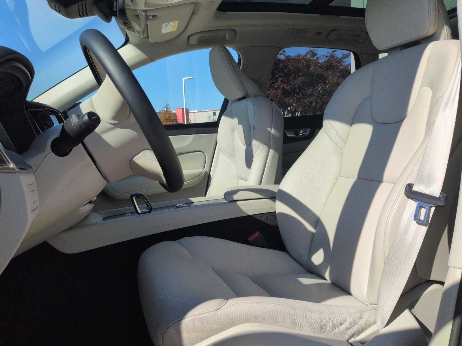 New 2025 Volvo XC60 T8 Plus w/ Protection Package Premier image 13