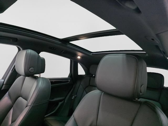 Used 2023 Porsche Macan AWD/4WD image 25