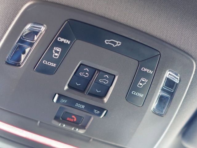 Used 2023 Toyota Sienna XSE image 40