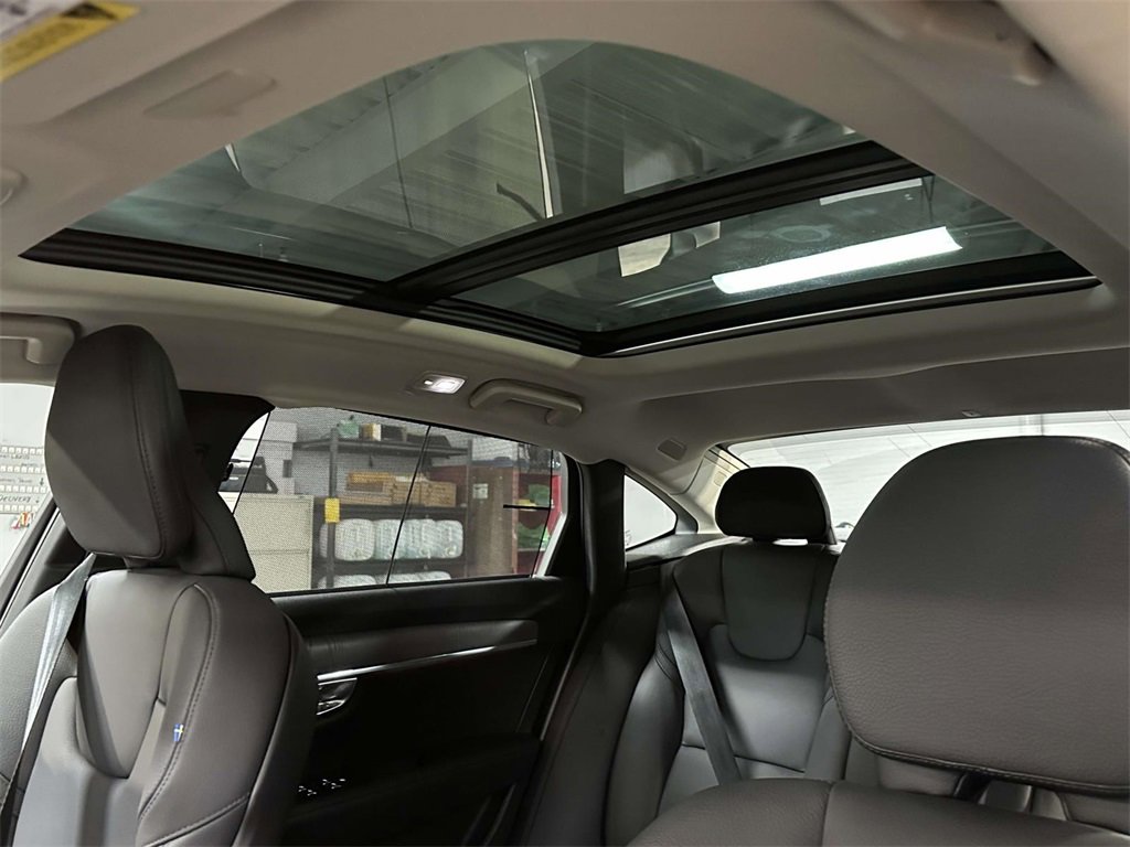 Used 2025 Volvo S90 T8 Plus image 12