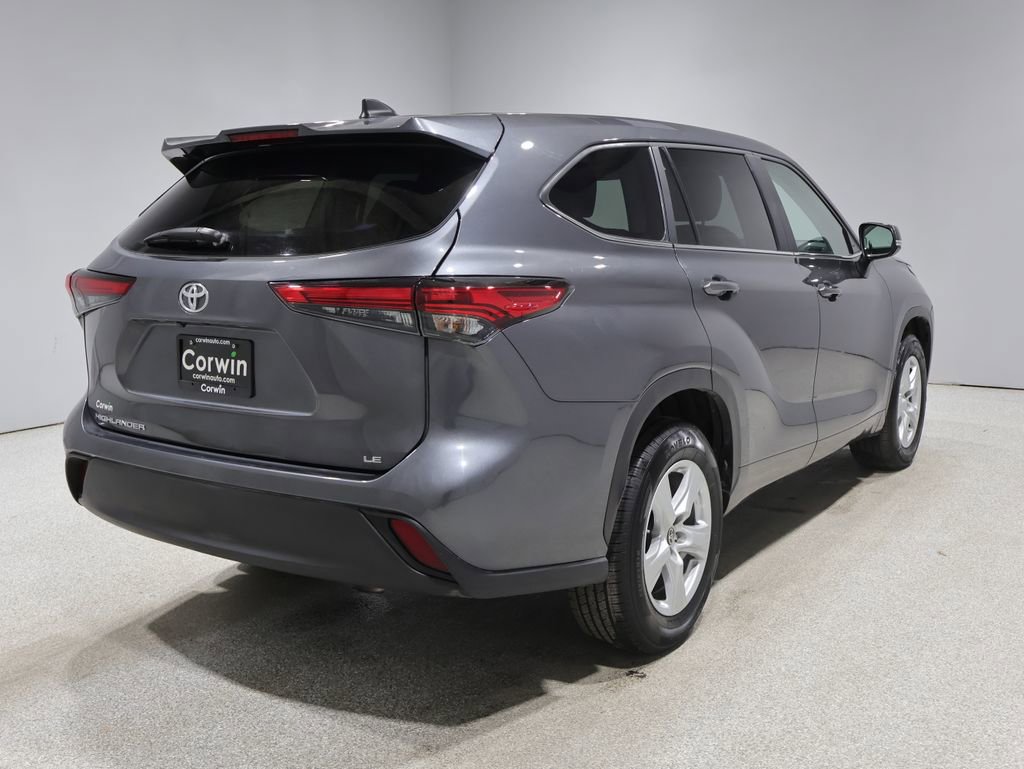 Used 2023 Toyota Highlander LE FWD image 2