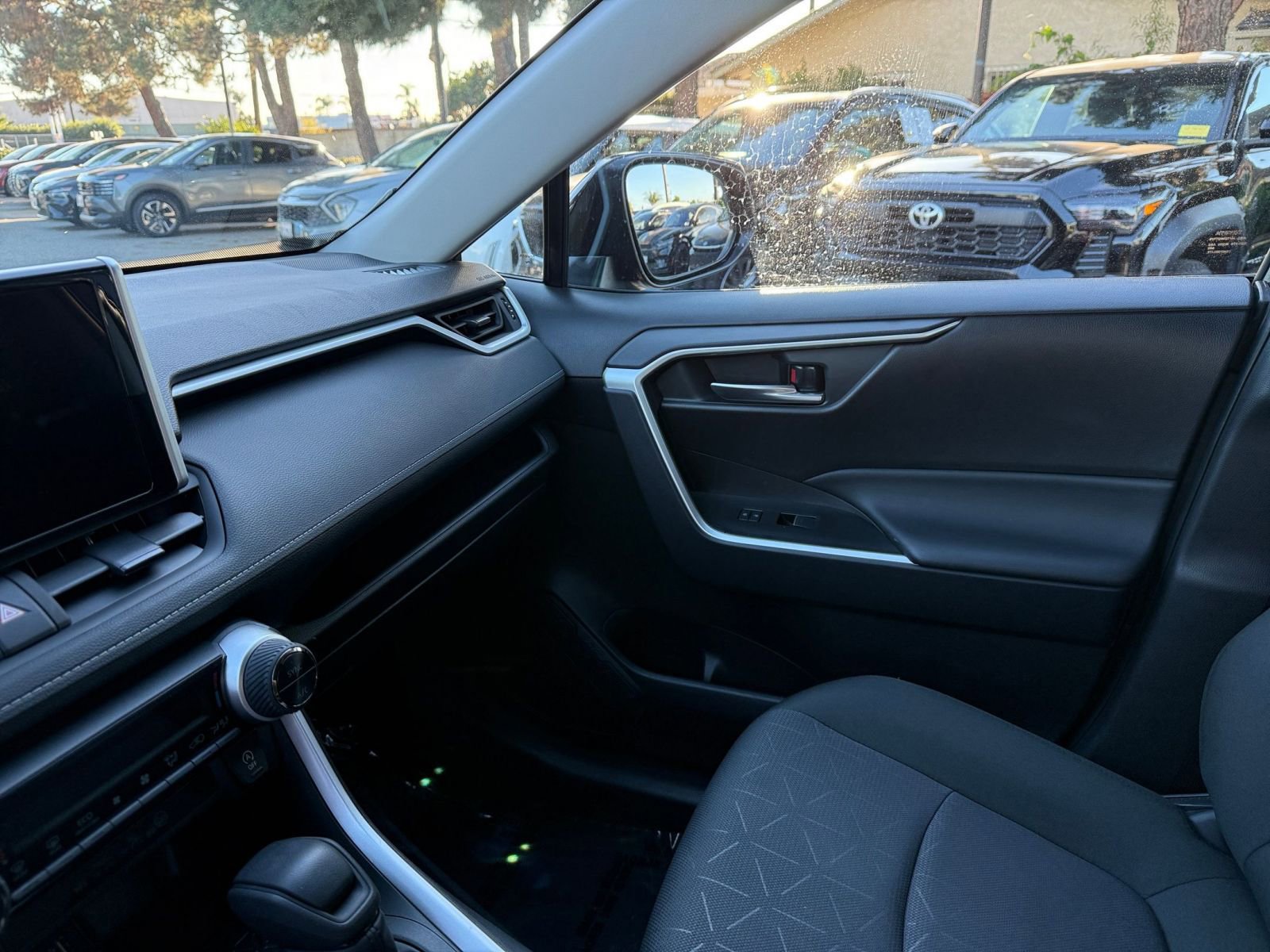 Used 2025 Toyota RAV4 XLE image 32