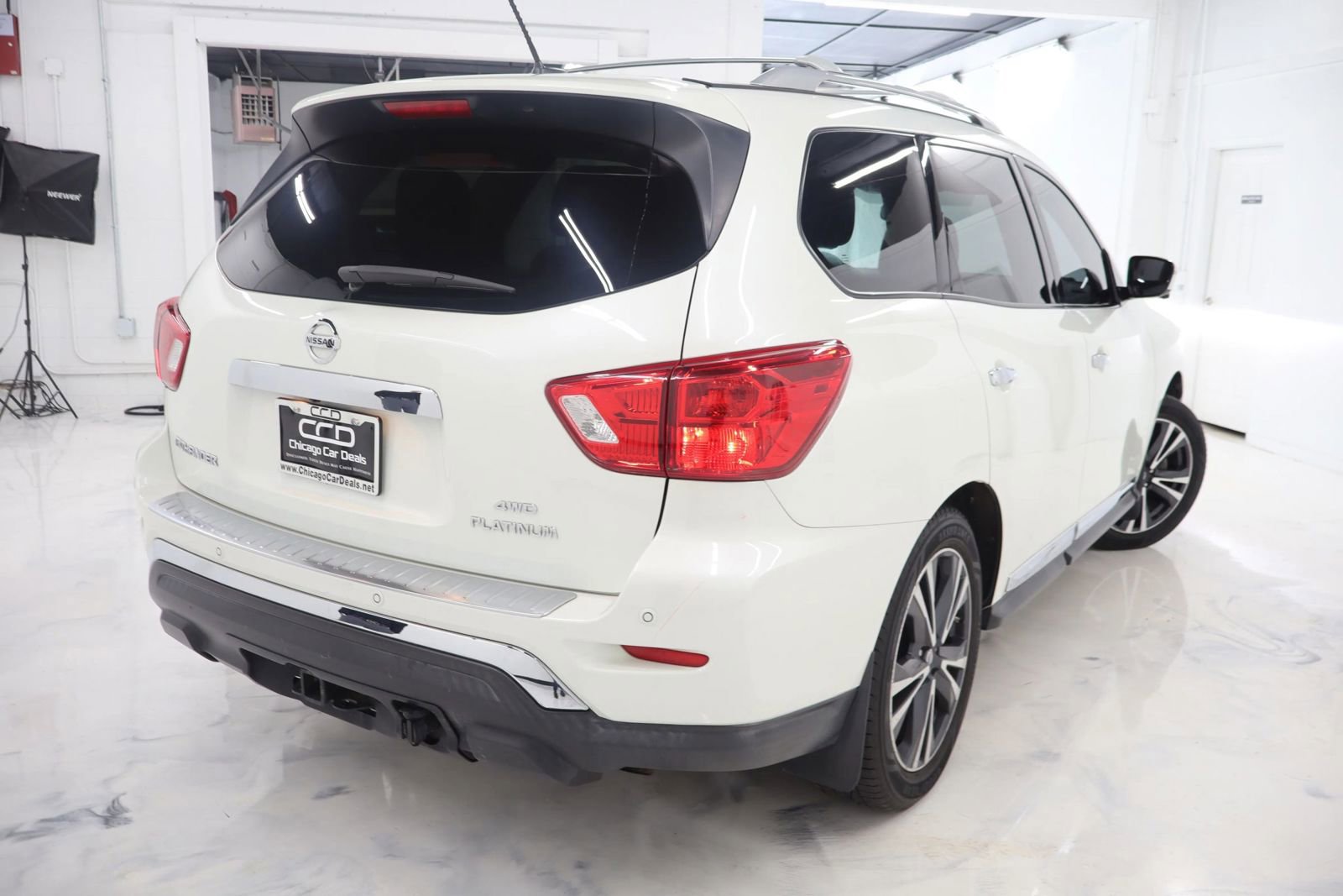 Used 2017 Nissan Pathfinder Platinum w/ Cargo Package AWD/4WD image 9
