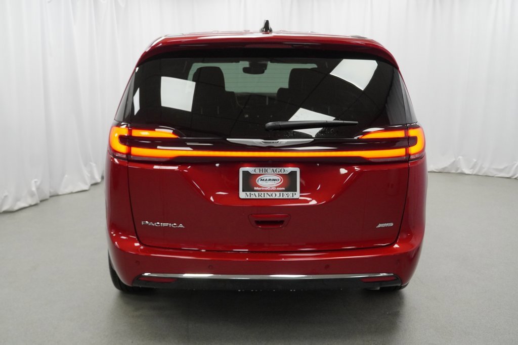 Certified 2025 Chrysler Pacifica Select image 11