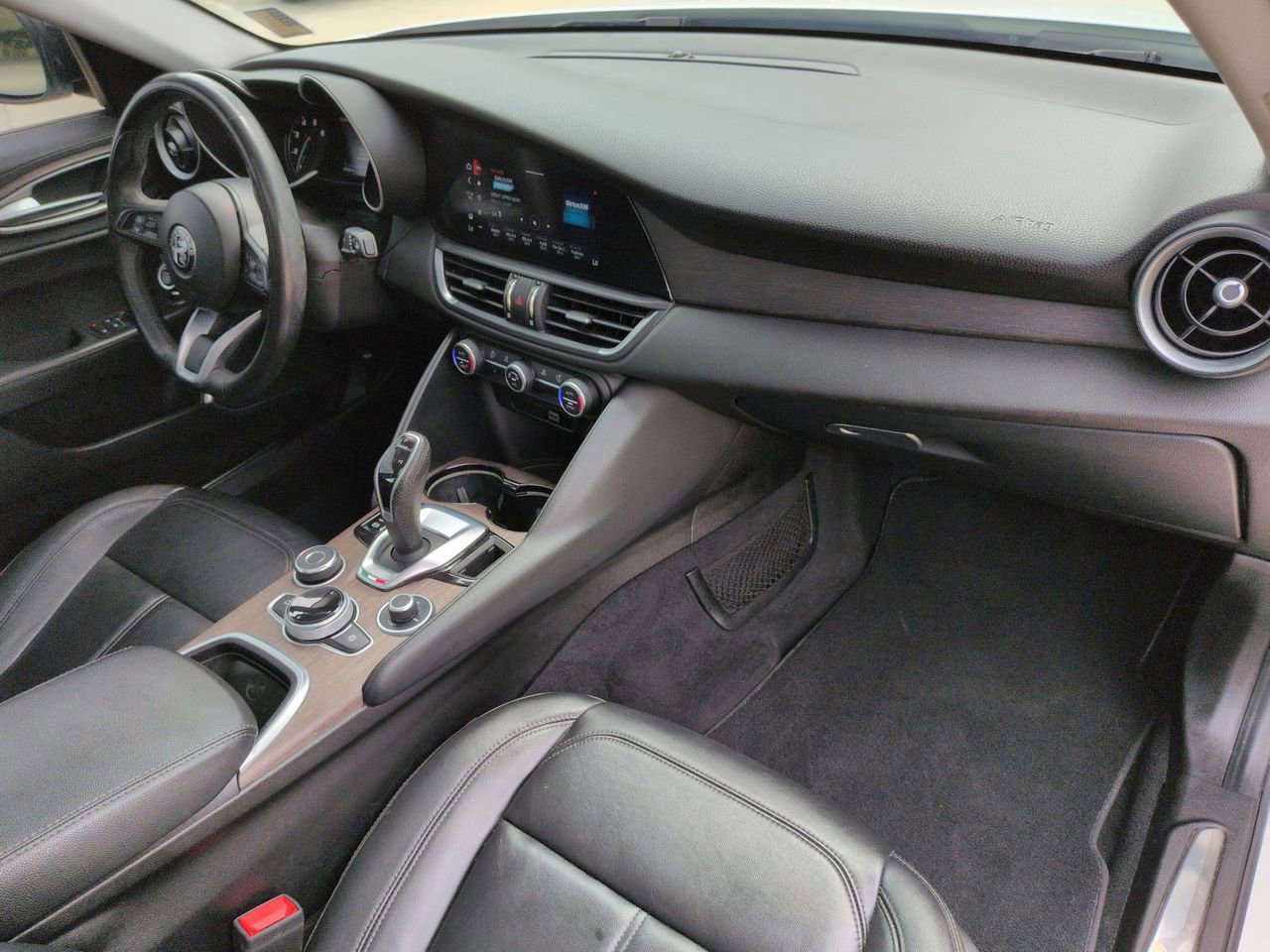 Used 2021 Alfa Romeo Giulia Ti w/ Nero Edizione image 27