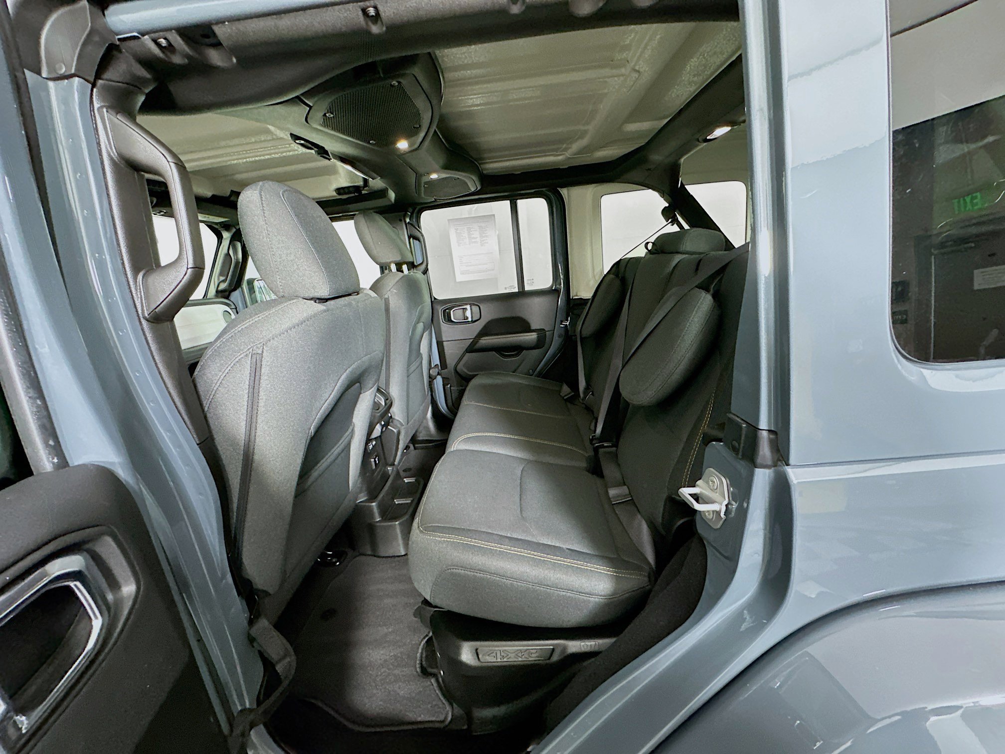 Used 2025 Jeep Wrangler Sahara image 26