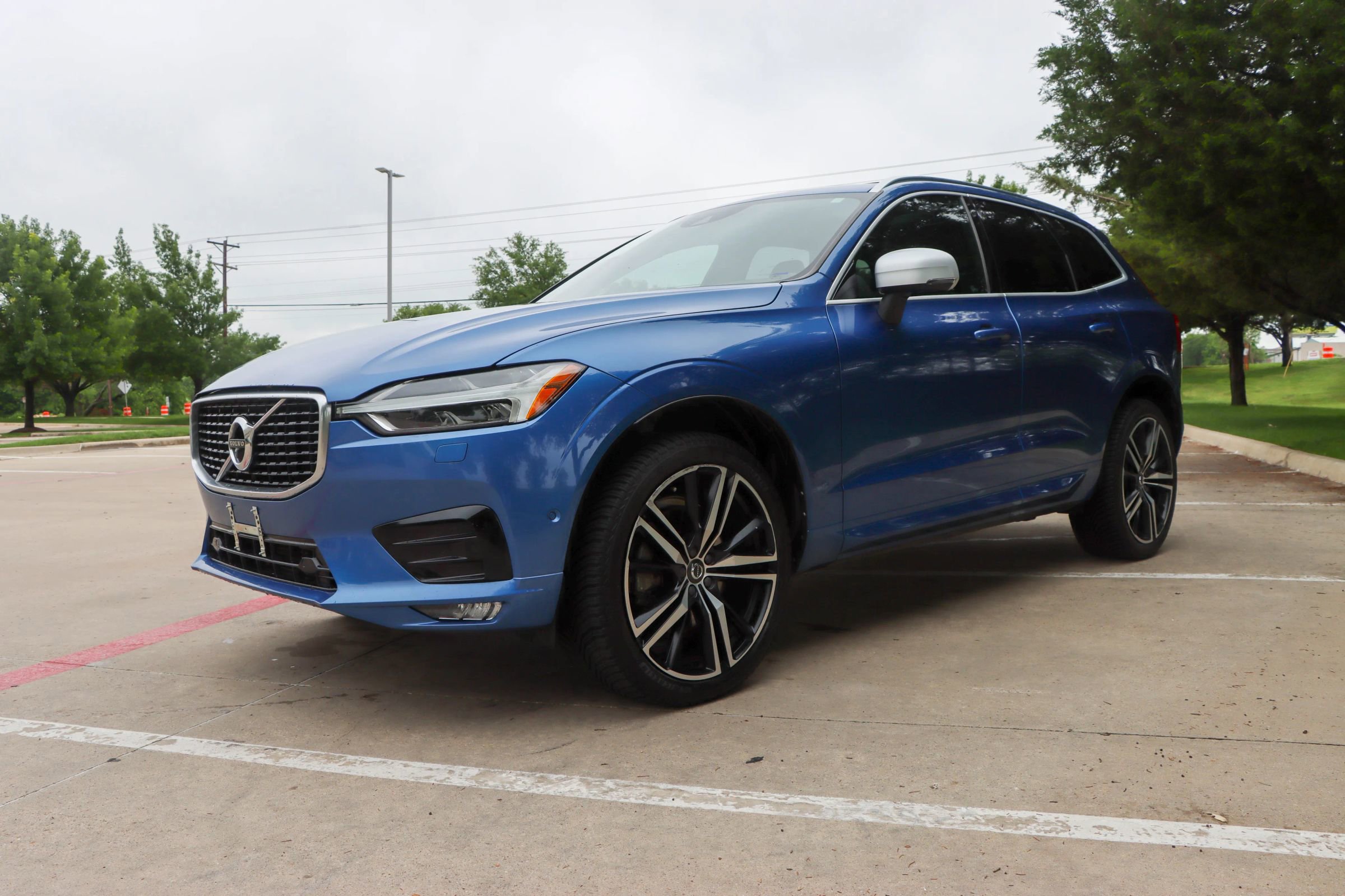Used 2018 Volvo XC60 T6 R-Design w/ Convenience Package image 3