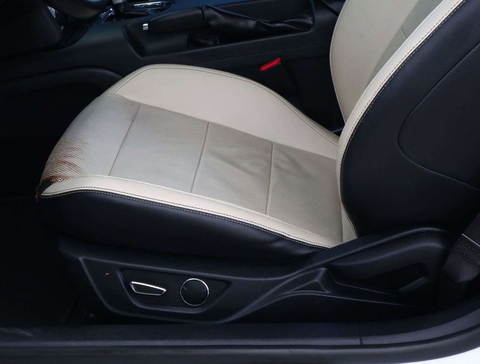 Used 2015 Ford Mustang Premium image 12