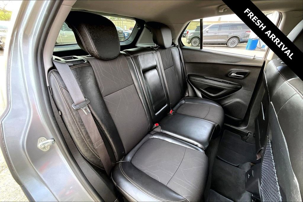 Used 2020 Chevrolet Trax LT w/ LT Convenience Package image 23