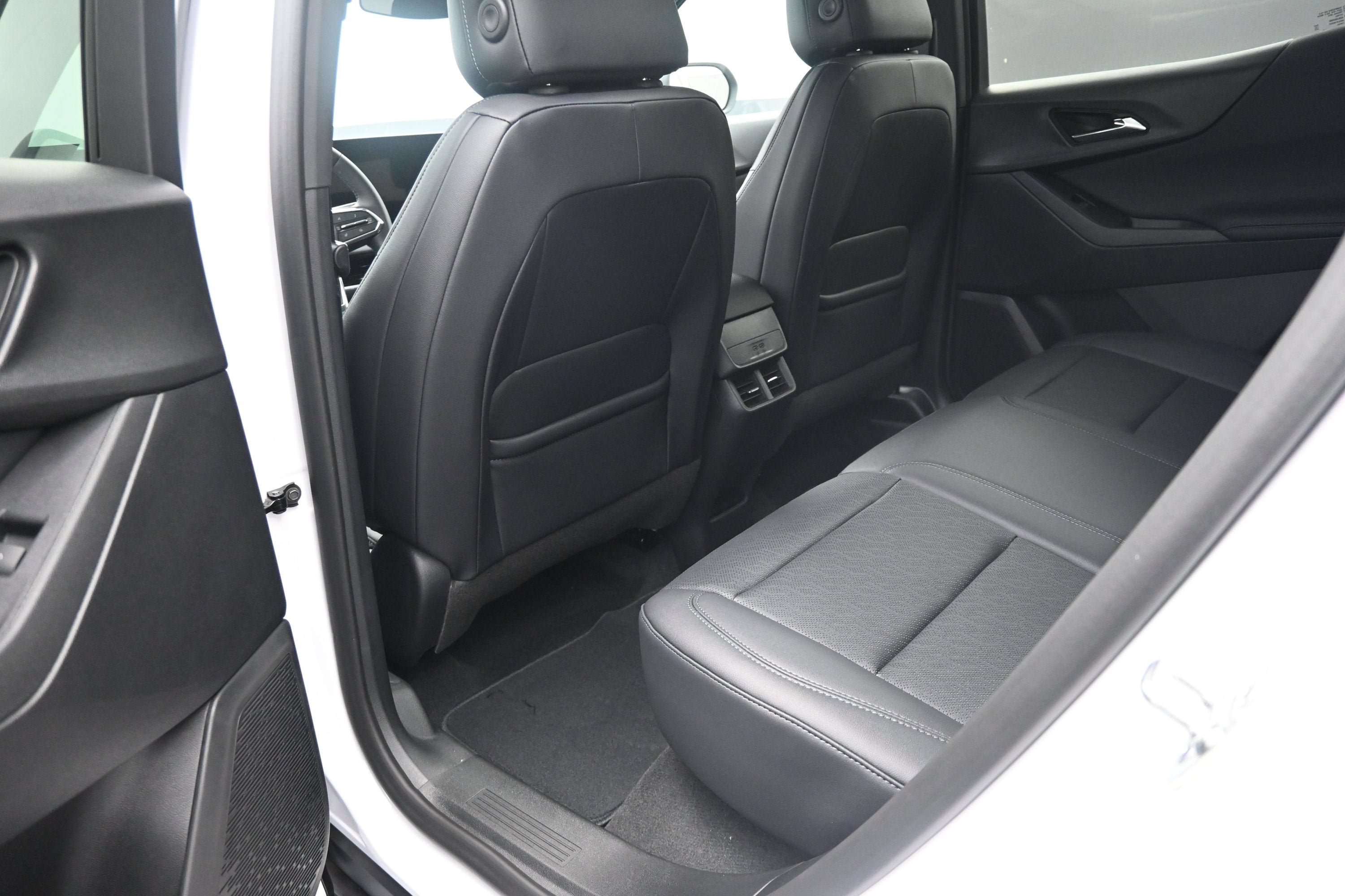 New 2027 Chevrolet Equinox LT w/ Convenience Package II FWD image 30