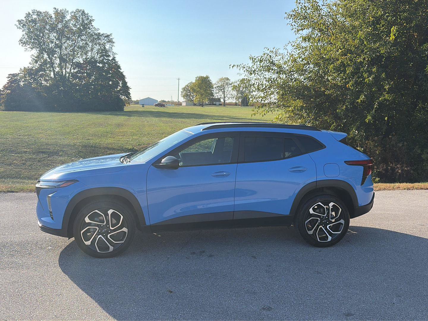 Used 2024 Chevrolet Trax RS w/ Sunroof Package FWD image 2